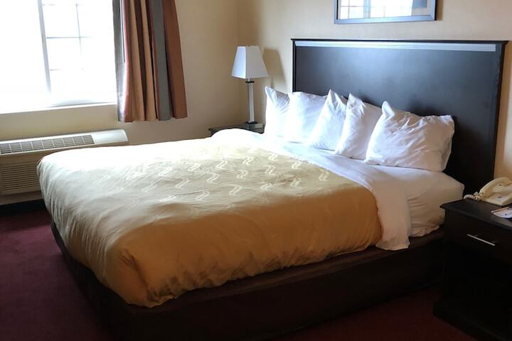 Room 27 of 107