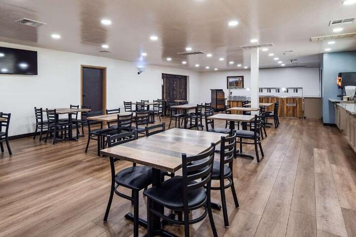 Best Western Plus Saddleback Inn & Conference Center