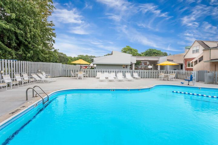 Super 8 by Wyndham Stevensville / St. Joseph