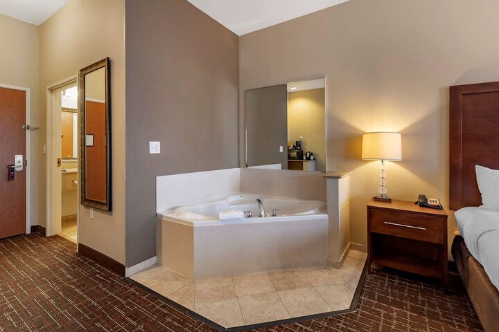 Room 43 of 68