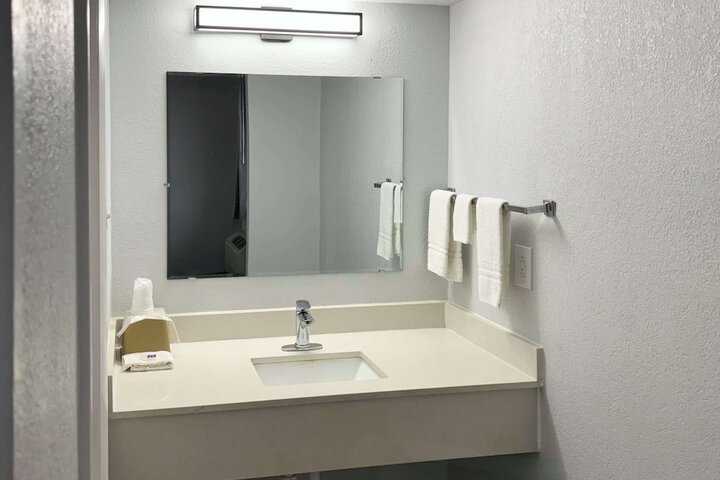 Room 9 of 15