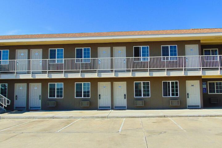 Corcoran Country Inn
