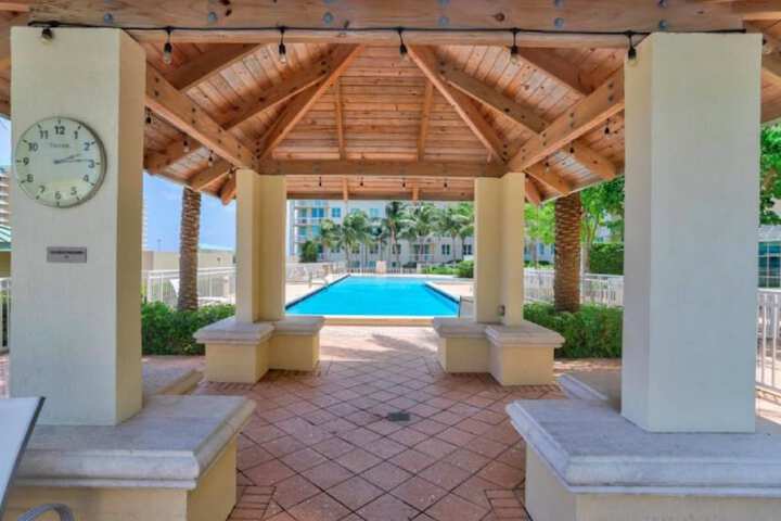 Casa Costa 308s Studio Pools, Jacuzzi, Beach, Shops & Dog Friendly