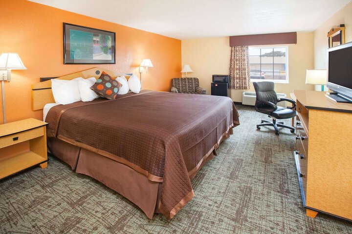 Room 5 of 15