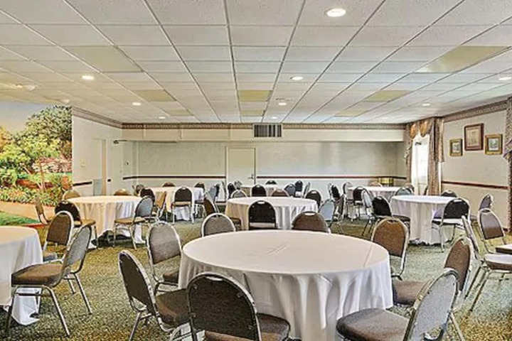 Carmel Inn & Suites