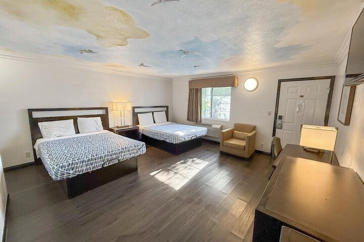 Room 18 of 18