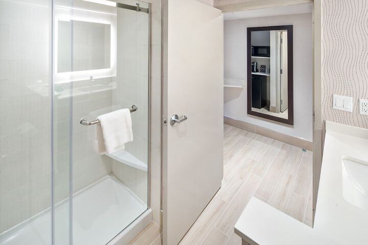 Room 15 of 40