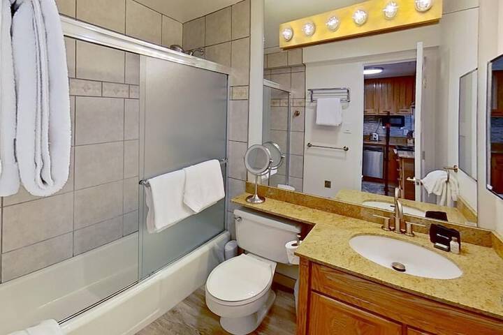 The Crestwood Condominiums