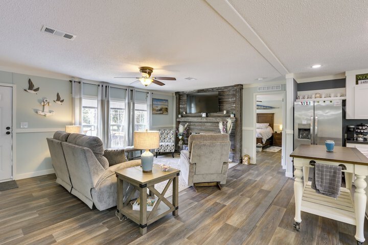 Charming Perry Home 2 Mi to the Gulf!