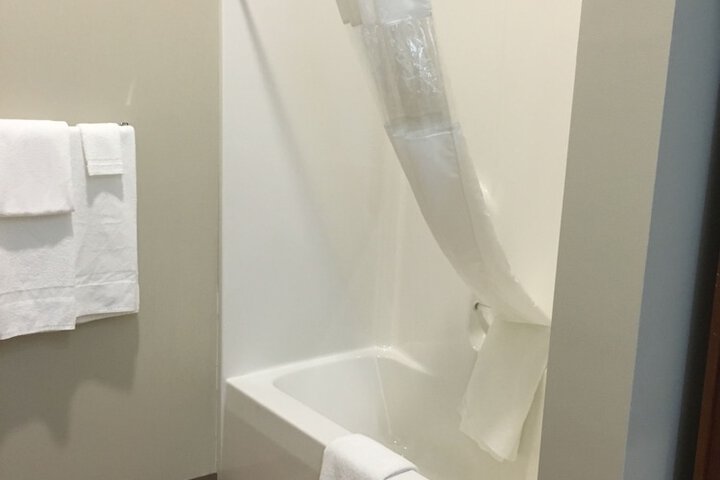 Room 6 of 17