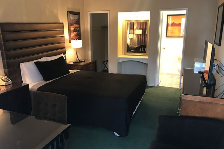 Room 8 of 17