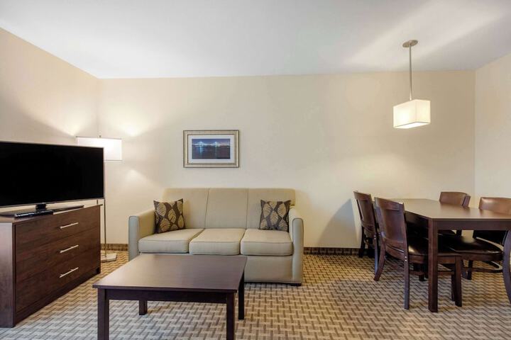 Room 35 of 61