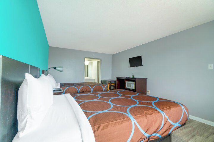 Room 21 of 76