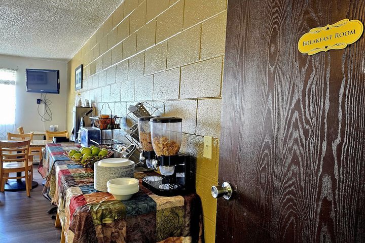 Breakfast/Coffee Service 60 of 62