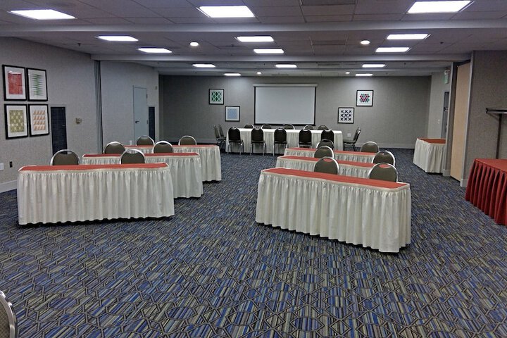 Holiday Inn Express Hotel & Suites Tracy by IHG