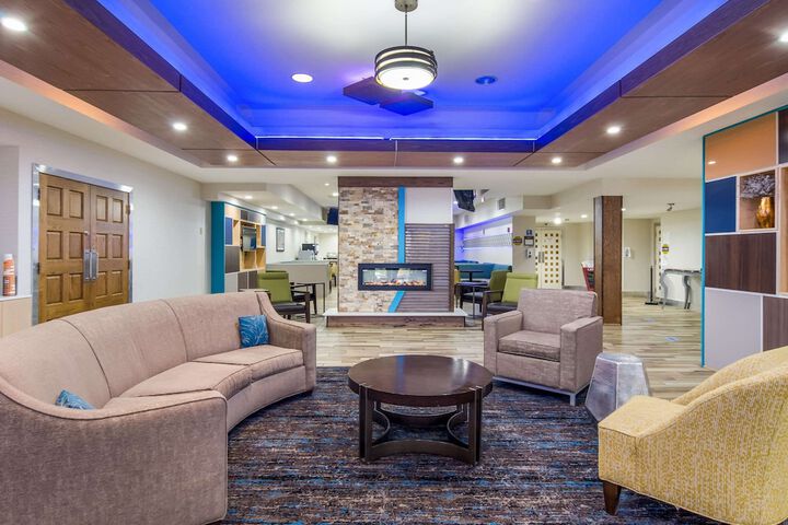 Comfort Inn & Suites Pittsburgh Fox Chapel