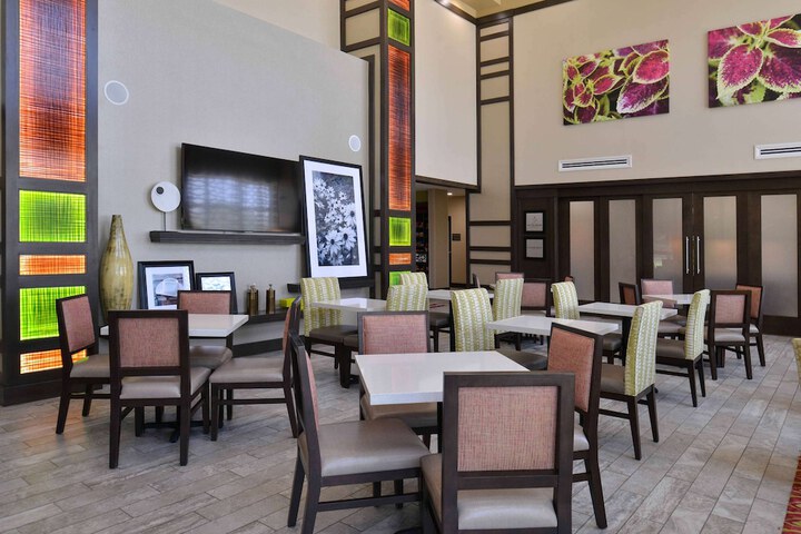 Hampton Inn & Suites Dallas Market Center