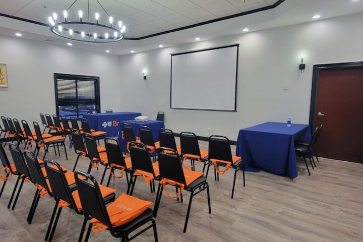 Holiday Inn Express and Suites Newton by IHG
