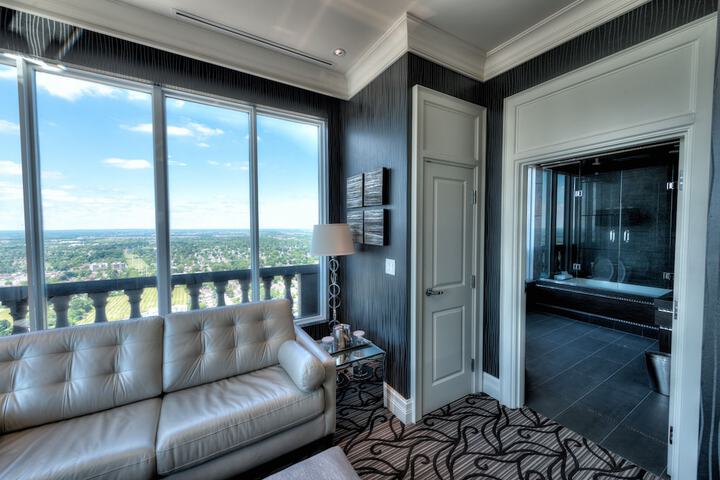 Hilton Niagara Falls / Fallsview Hotel & Suites