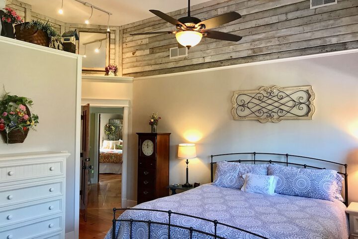 Room 43 of 87