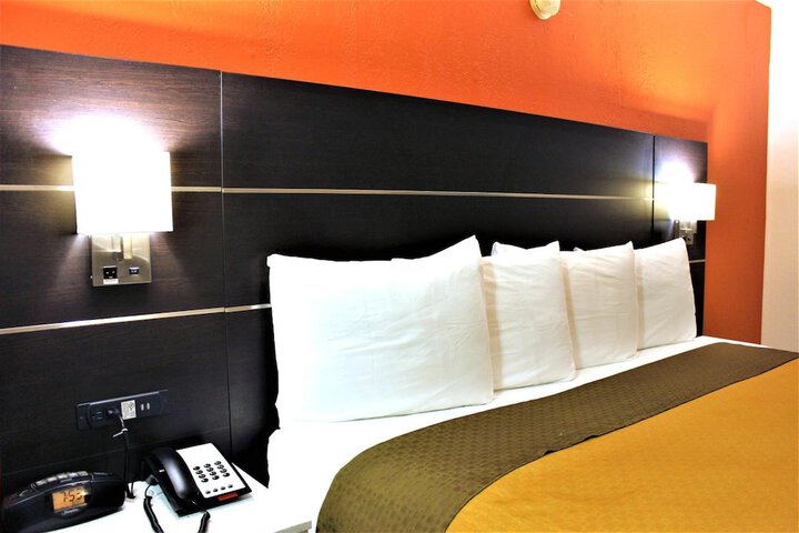 Room 9 of 23