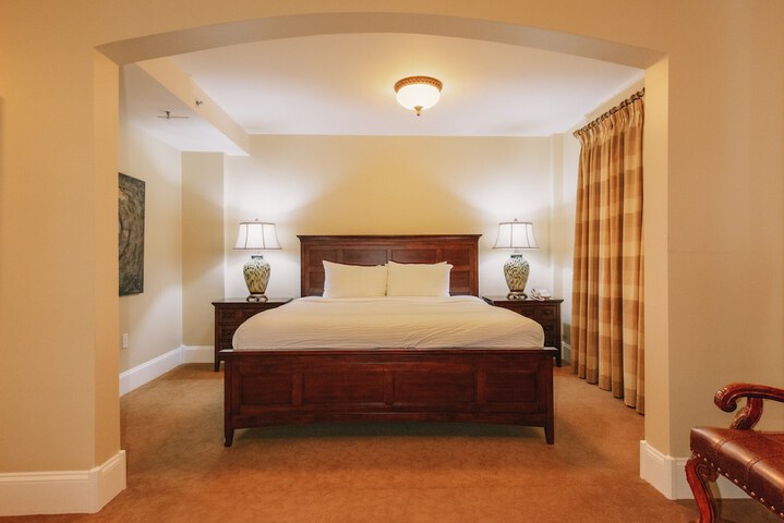Grant Hall Hotel