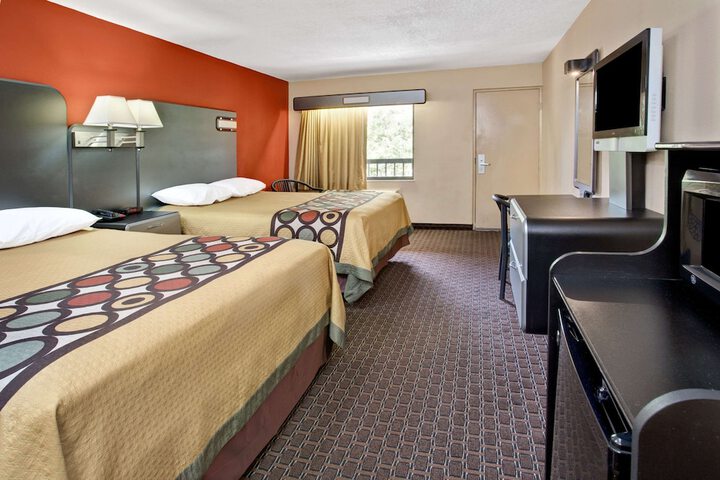 Super 8 by Wyndham Kissimmee / Maingate/Orlando Area