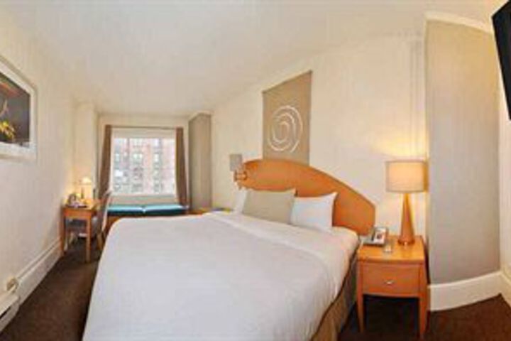 HOTEL METROPOLIS