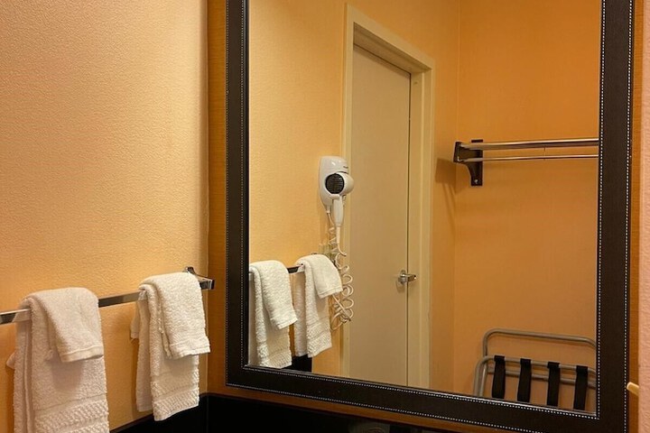 Room 22 of 38