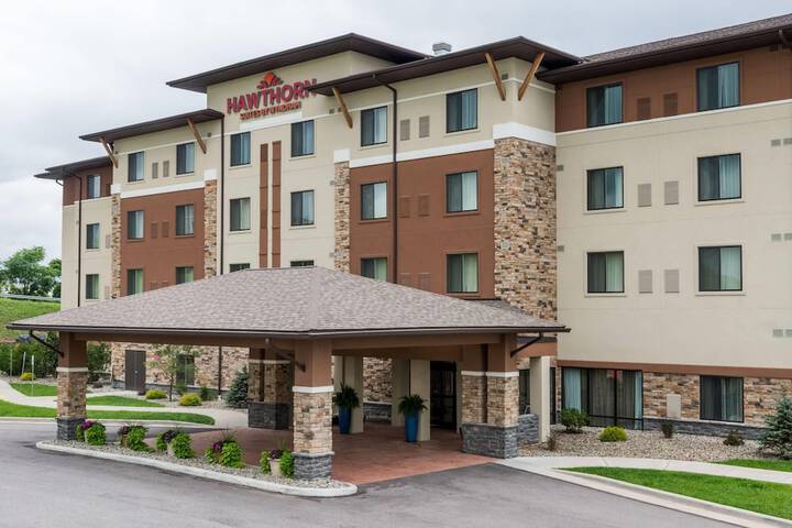Hawthorn Suites by Wyndham Wheeling at the Highlands