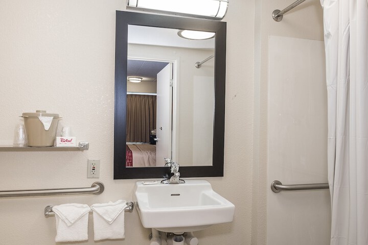 Red Roof Inn PLUS+ Boston - Framingham