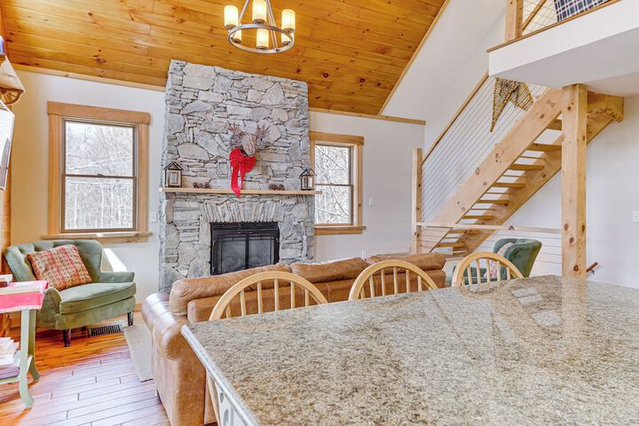 Jeffersonville Home w / Deck Near Hiking & Climbing