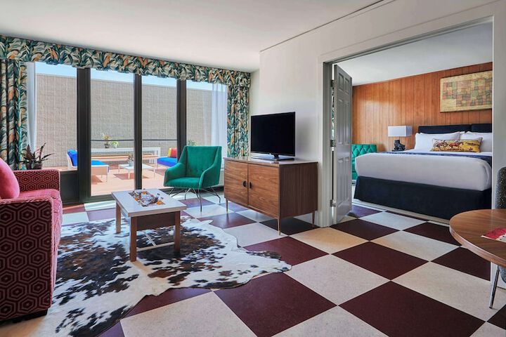 Room 35 of 76