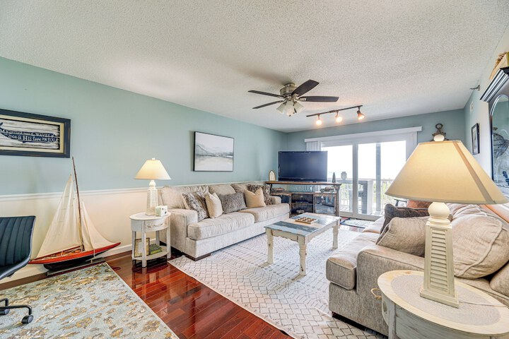 N Topsail Beach Oceanfront Condo w / Pool!