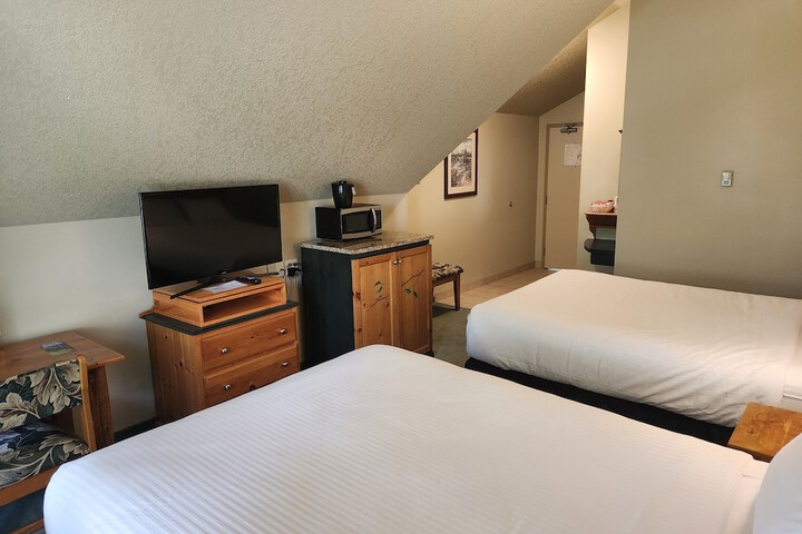 Waterton Lakes Lodge Resort