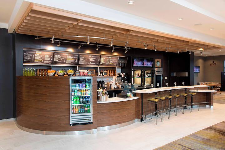 Courtyard by Marriott Holland Downtown