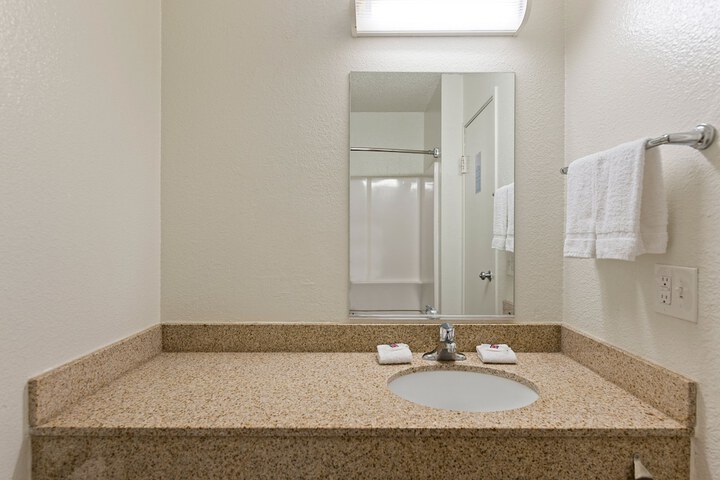 Room 25 of 34