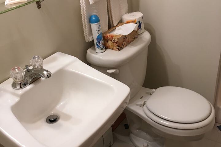Room 8 of 18