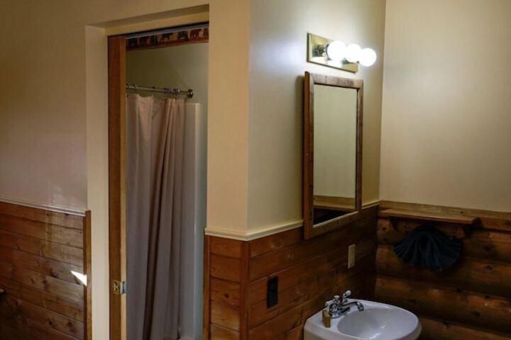 Room 32 of 51