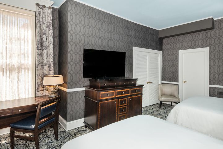 Room 52 of 144