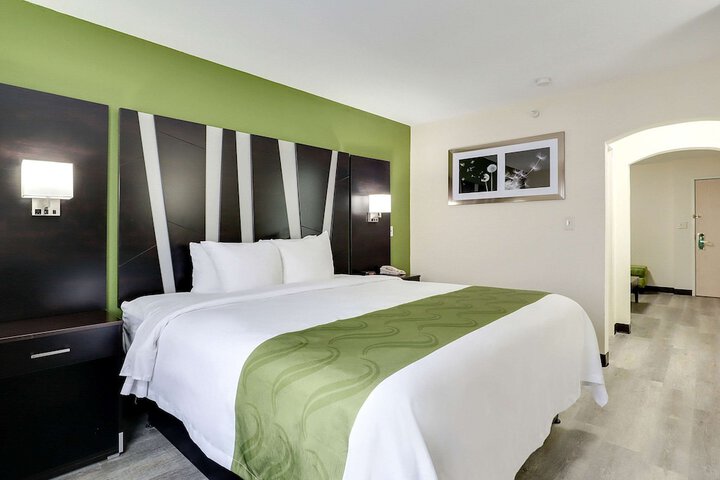 Room 17 of 46