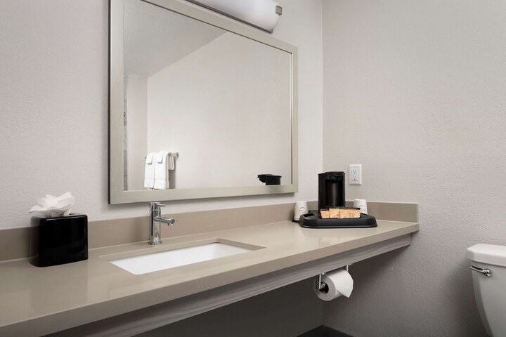 Quality Inn Atlantic Beach - Mayo Clinic Jax Area