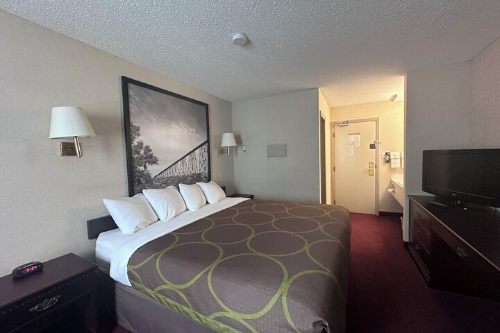 Room 30 of 96