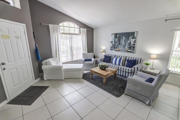 Southern Breeze Great Pool Space! 4 Bedroom Home by RedAwning