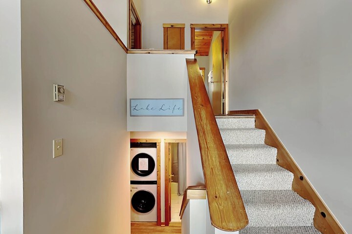 Sunplace 30 by Taylor Made Deep Creek