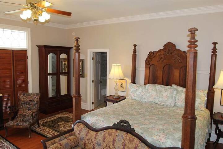 Room 28 of 109
