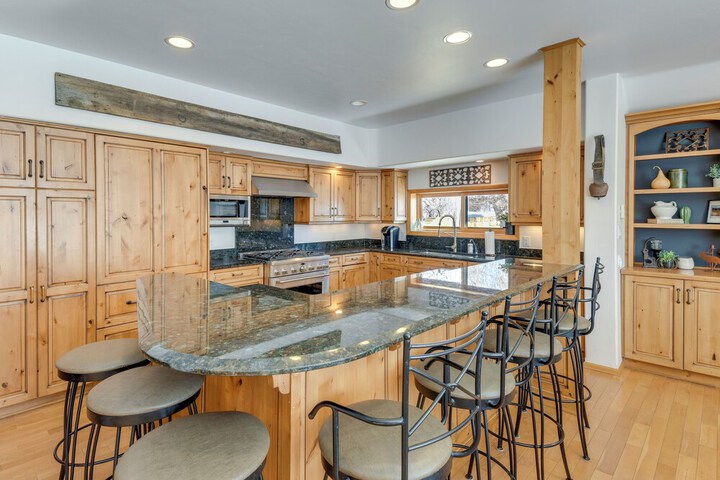Game Room Media Room & Pool: Luxe Villa in Craig!