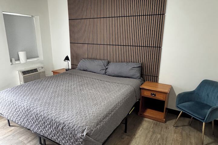 Macs Motel