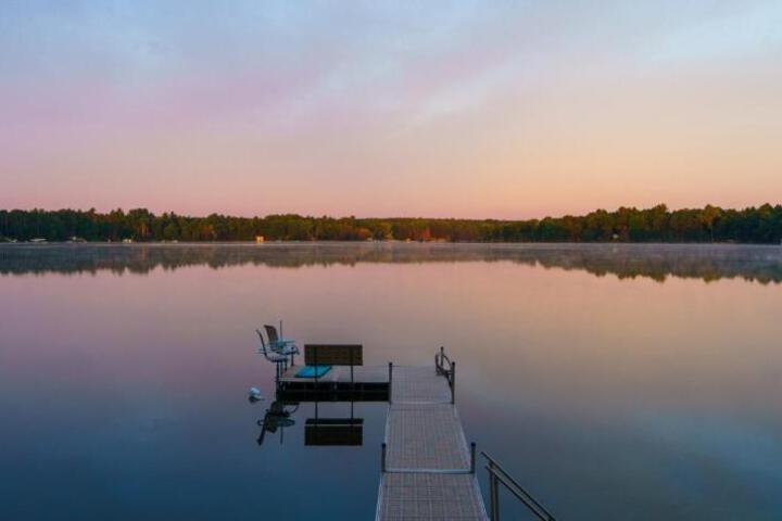 Lakefront Home 4 Bedroom 4 Bath Sleeps 12