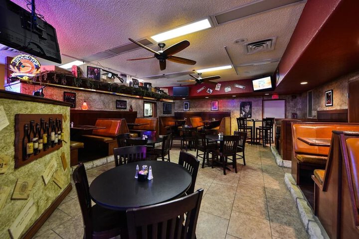 Lounge 18 of 21